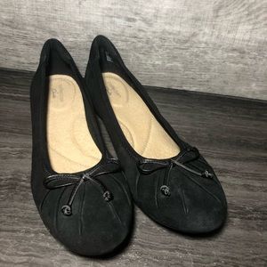 Clarks Collection Sara Aster Size 8M Black Bow Suede Leather Ballet Flats Classy